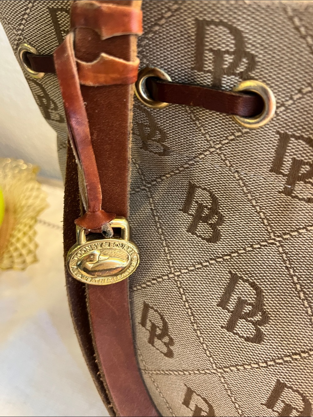 Dooney & Bourke Purse with magnetic snap closure! - Picture 6 of 6